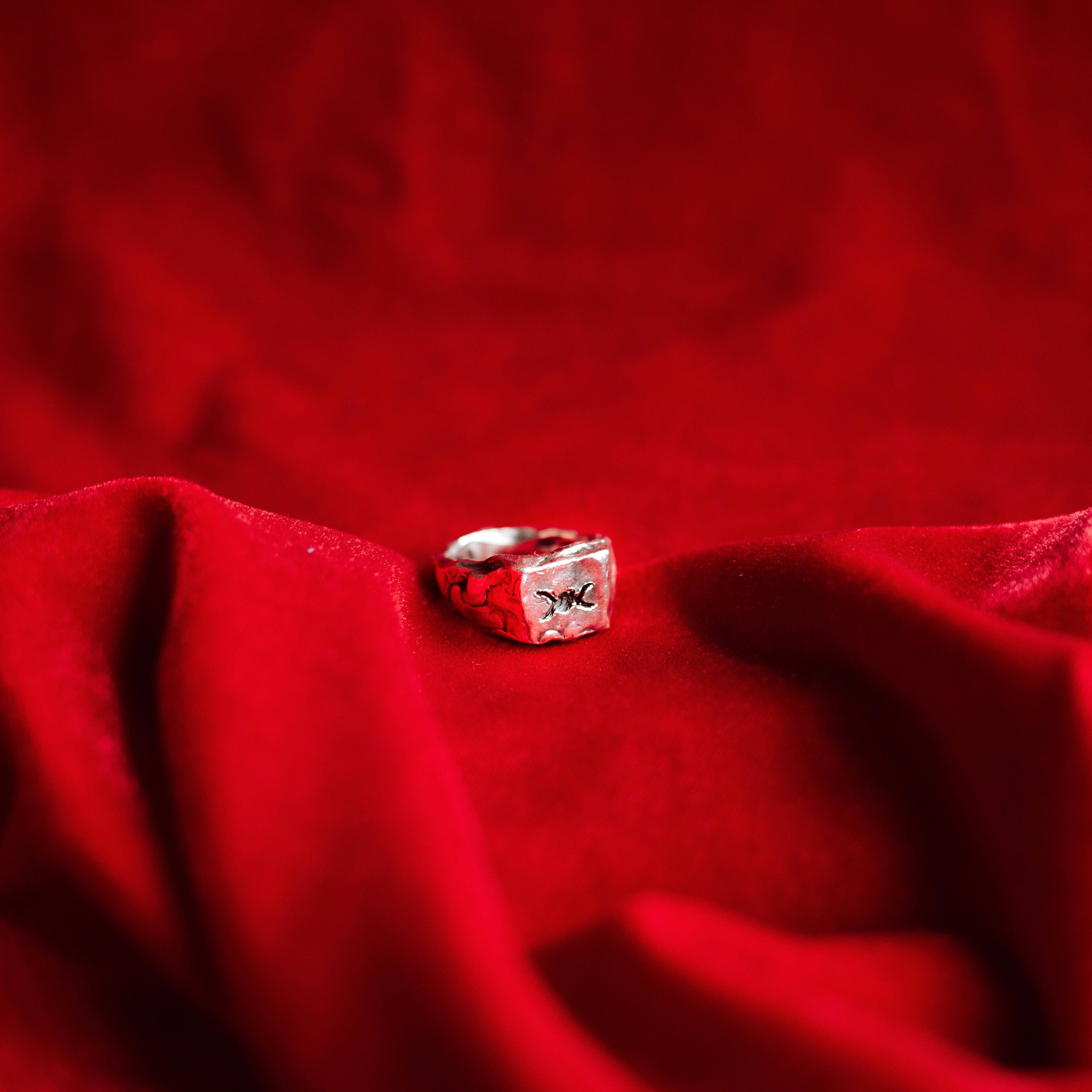 ANEL DEUSA TRÍPLICE