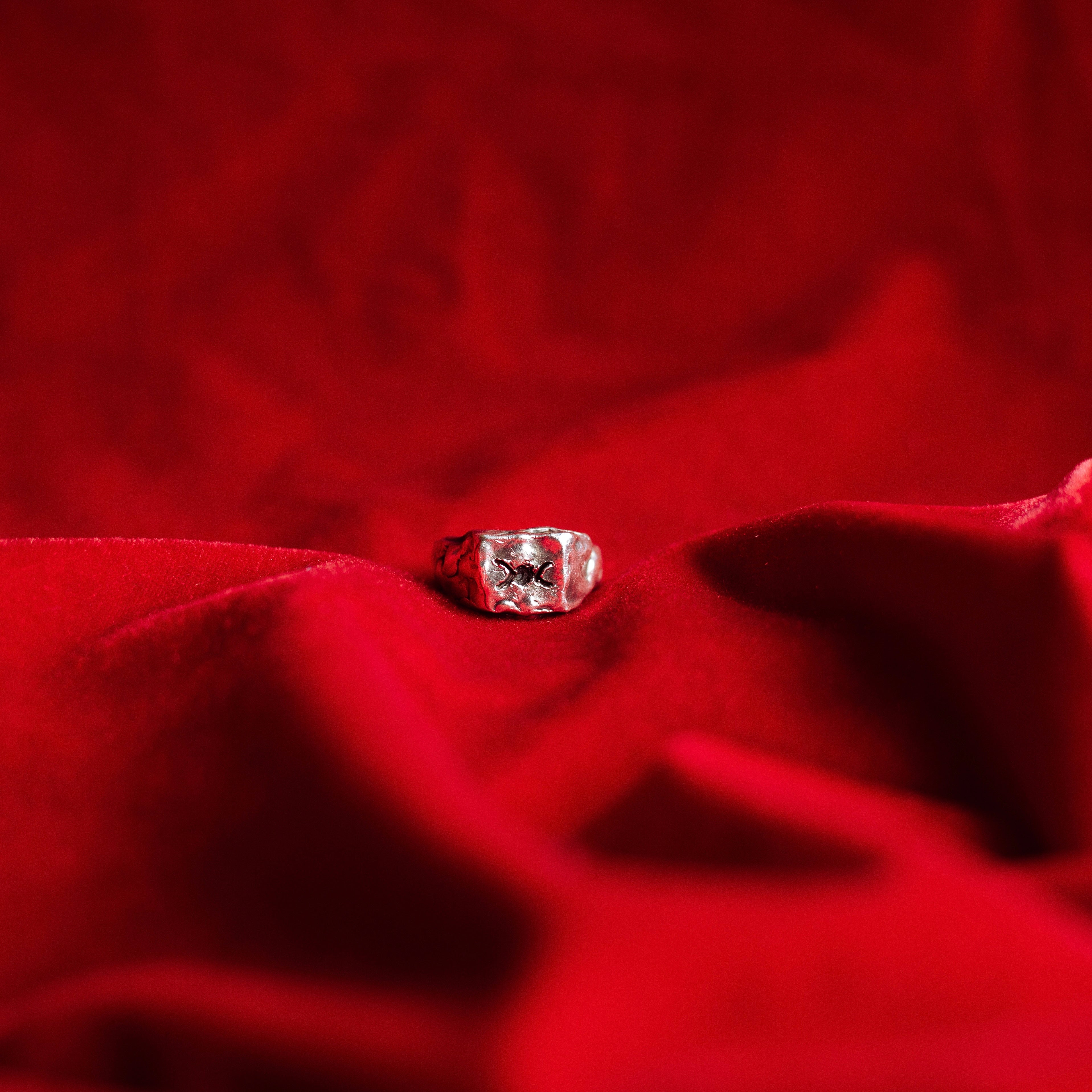 ANEL DEUSA TRÍPLICE